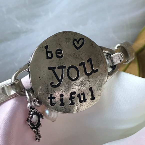 🎉HP🎉🆕🌸 BE YOU TIFUL SILVER TONE BANGLE - Picture 4 of 6